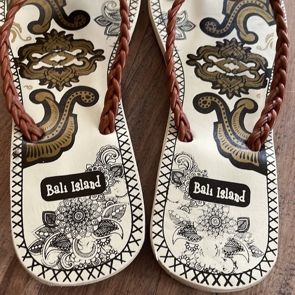 Bali Island Flips Flops Tan Size 8.5 - Picture 7 of 7